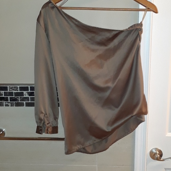 Jennifer Lopez One Shoulder Top - Picture 5 of 8